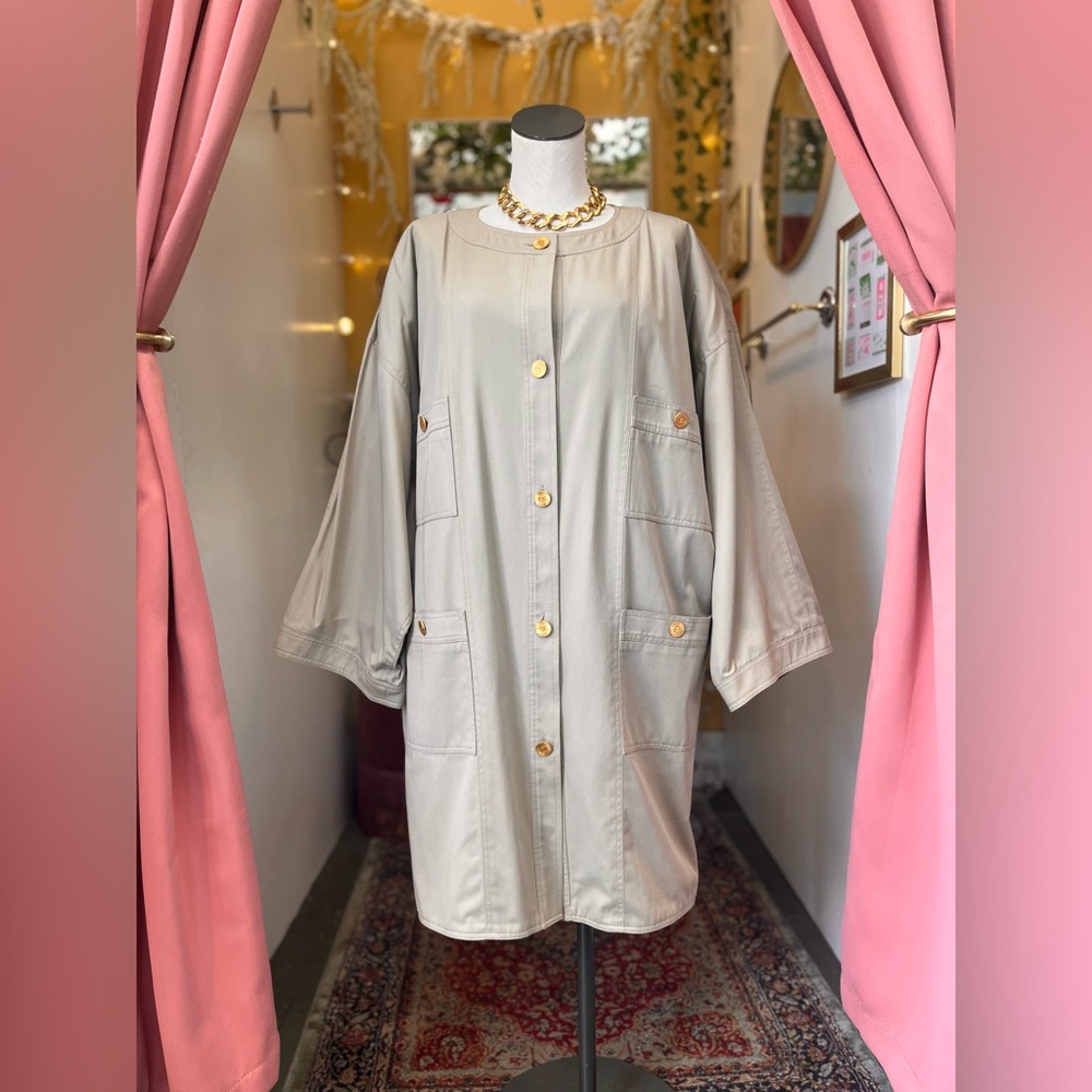 Vintage CHANEL Boutique Beige Trench Style Jacket / Women’s L-XL